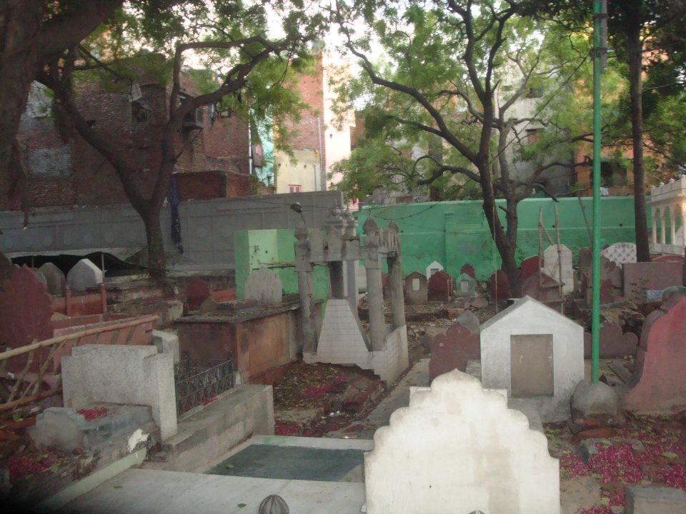 Other graves located inside the shrine complex